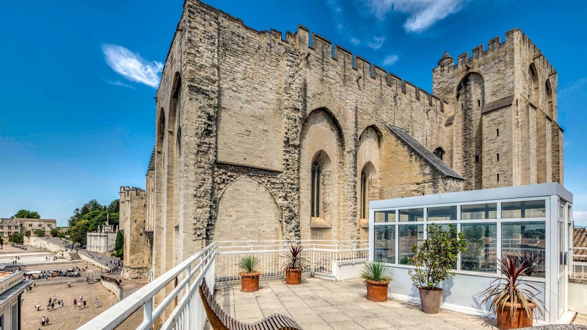 Hôtel Mercure Avignon Centre Palais des Papes inside the city walls