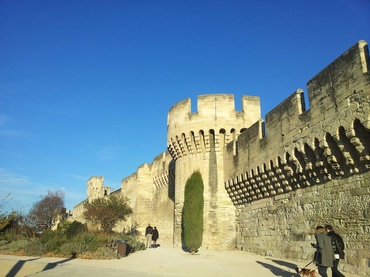 Parking des Allées de l'Oulle just outside the Avignon city walls by the Rhône
