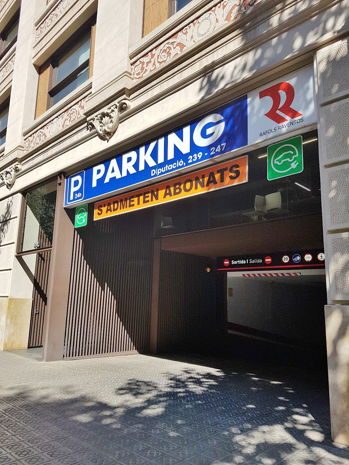 Parking Diputació, a guarded garage in the Eixample, Barcelona