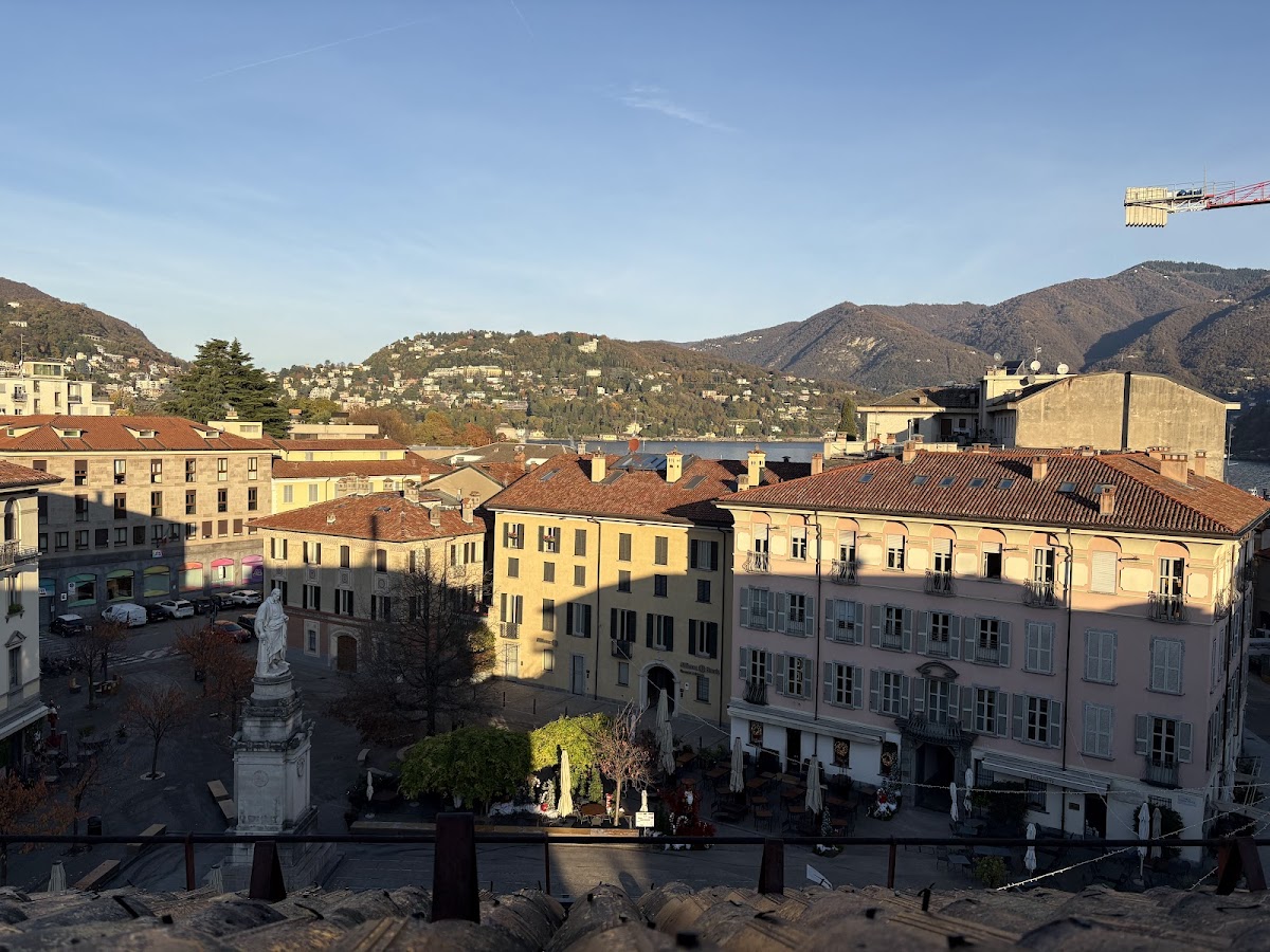 Albergo Firenze on Piazza Volta in central Como