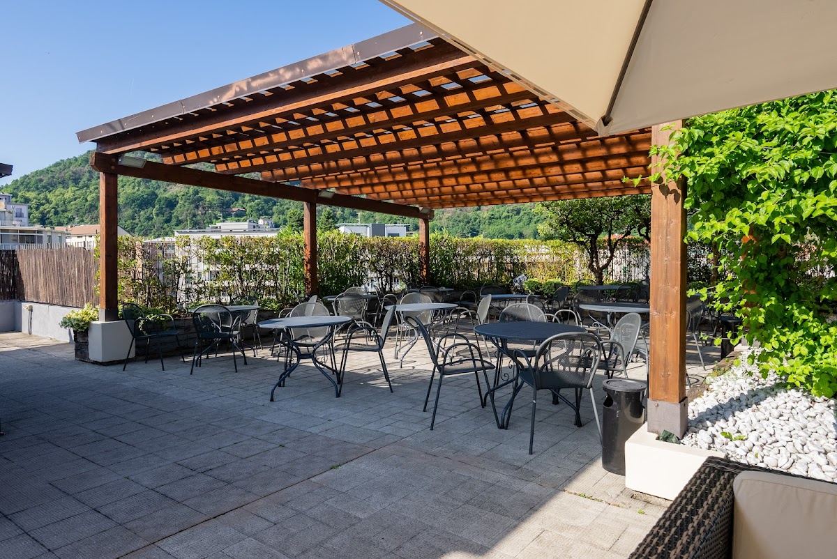 Hotel Como with free on-site parking a short walk from the old town