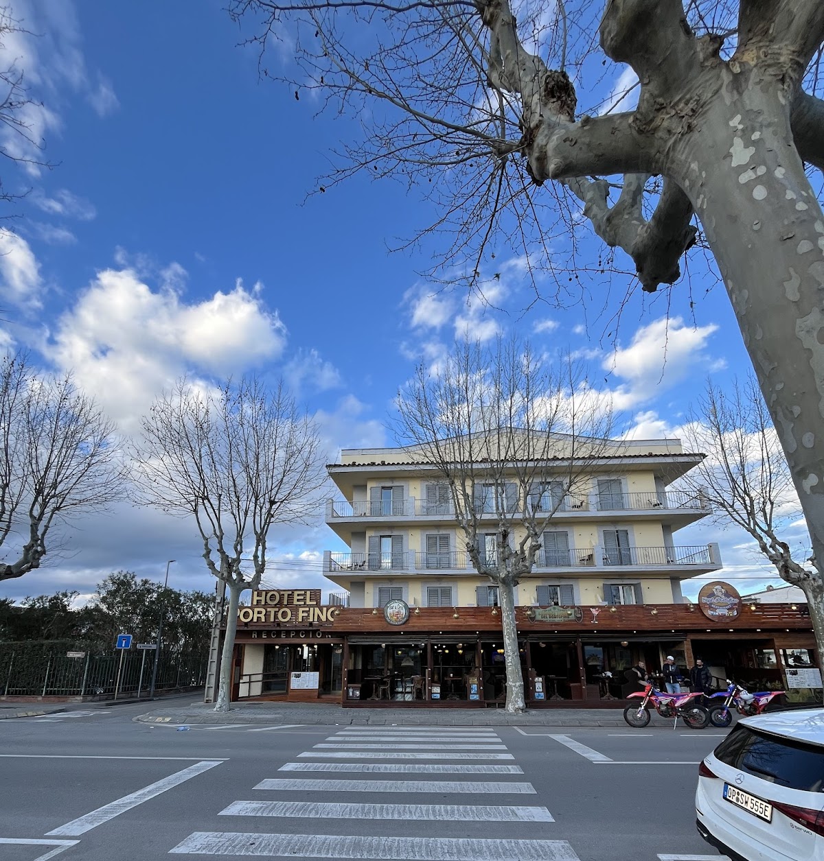 Hotel Portofino by the canal in Empuriabrava