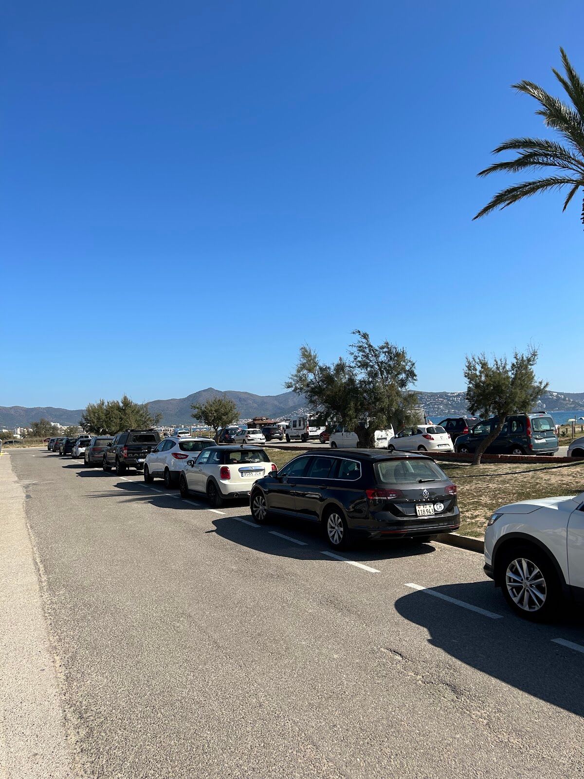 The beachfront car park at Passatge Port Primer in Empuriabrava