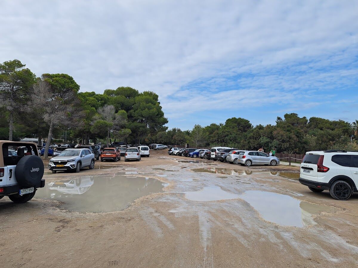 The large free car park by the beach on Calle Aitana in Moraira