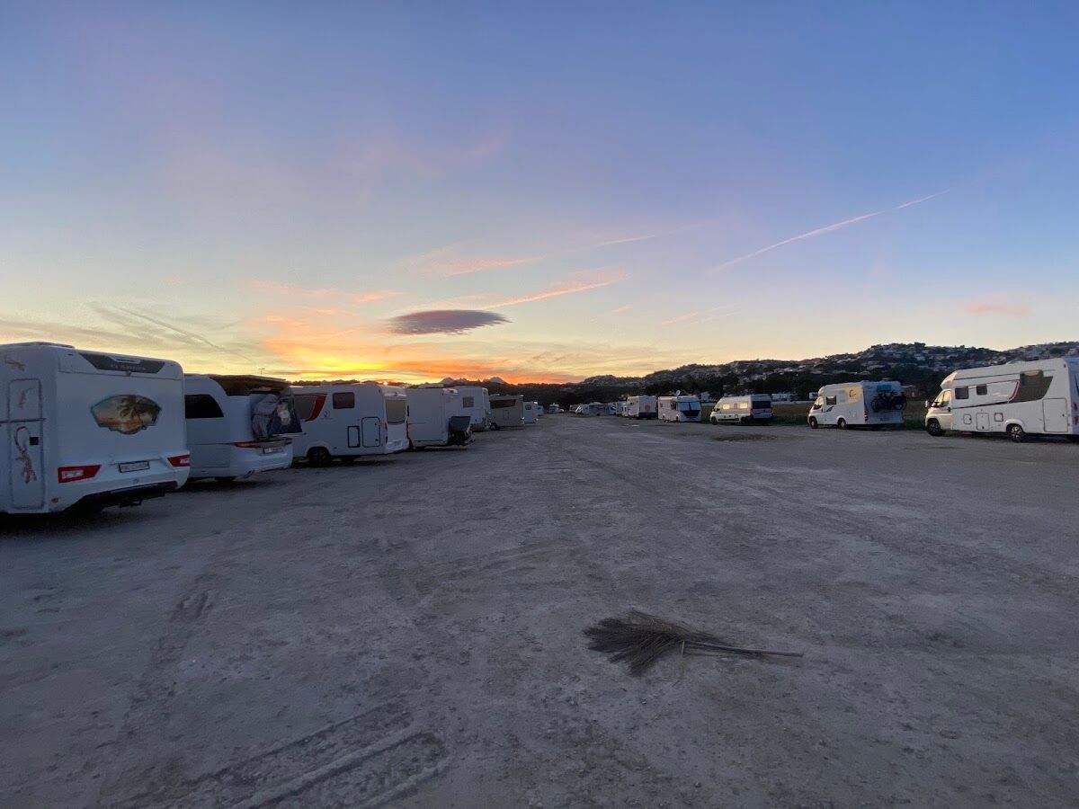 The large free car park on the Moraira–Calp road