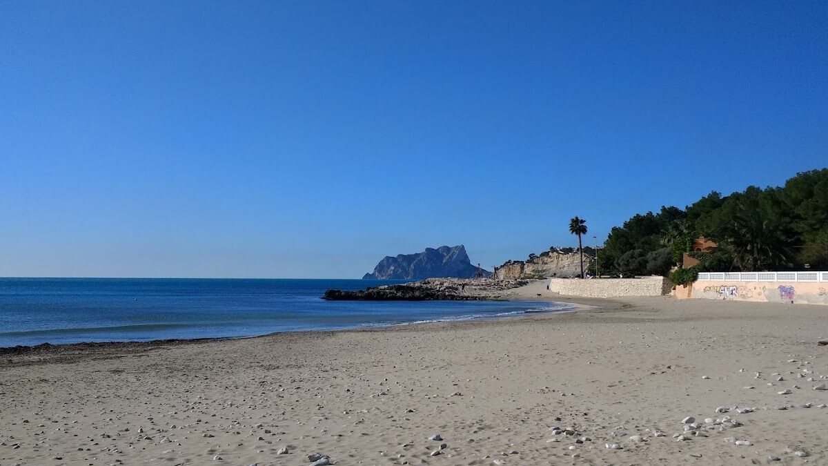 The town-centre car park by the beach on Paseo Senillar in Moraira