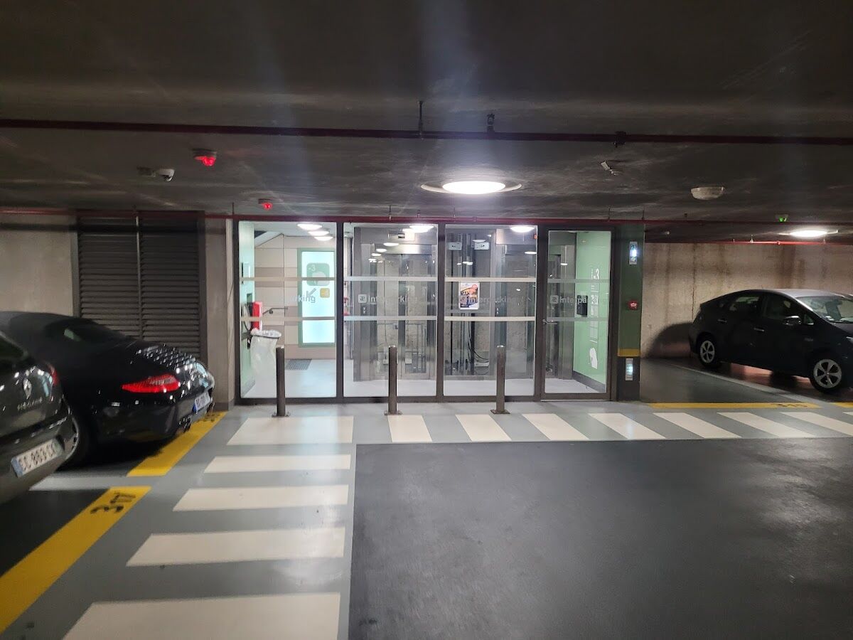 Interparking Sulzer on Quai des États-Unis by the Nice seafront and old town