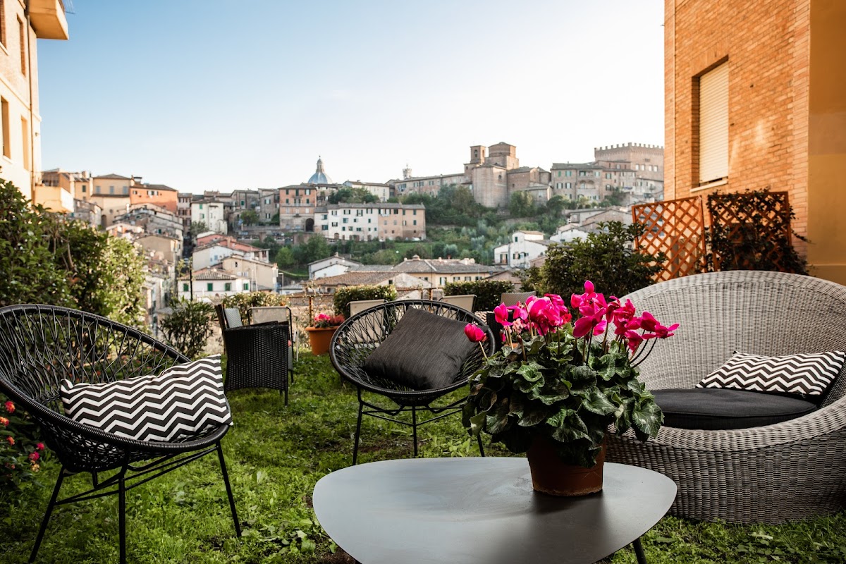 Hotel Minerva with private parking on the edge of central Siena