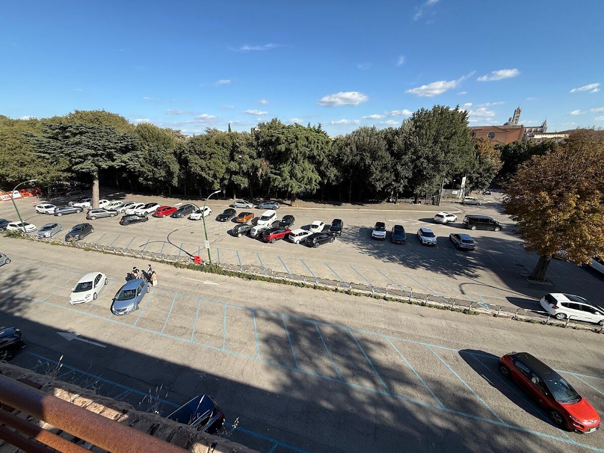 Free Campino parking lot on Viale Vittorio Veneto in Siena